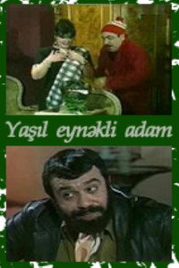 Yaşıl eynəkli adam