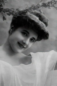 Yvonne maëlec