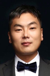 Yunyi Zhu