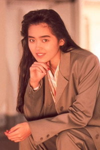 中村由真