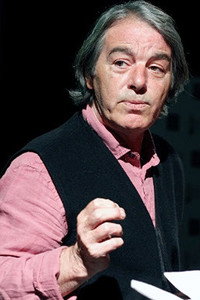 Sé Merry Doyle