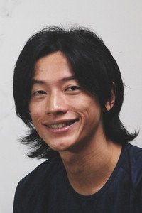 王威人