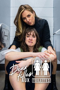 Deux filles aux toilettes