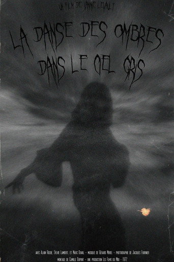 La danse des ombres dans le ciel gris